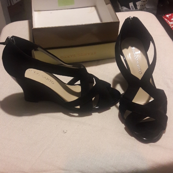 Black suede wedge open toe shoes - Picture 2 of 5